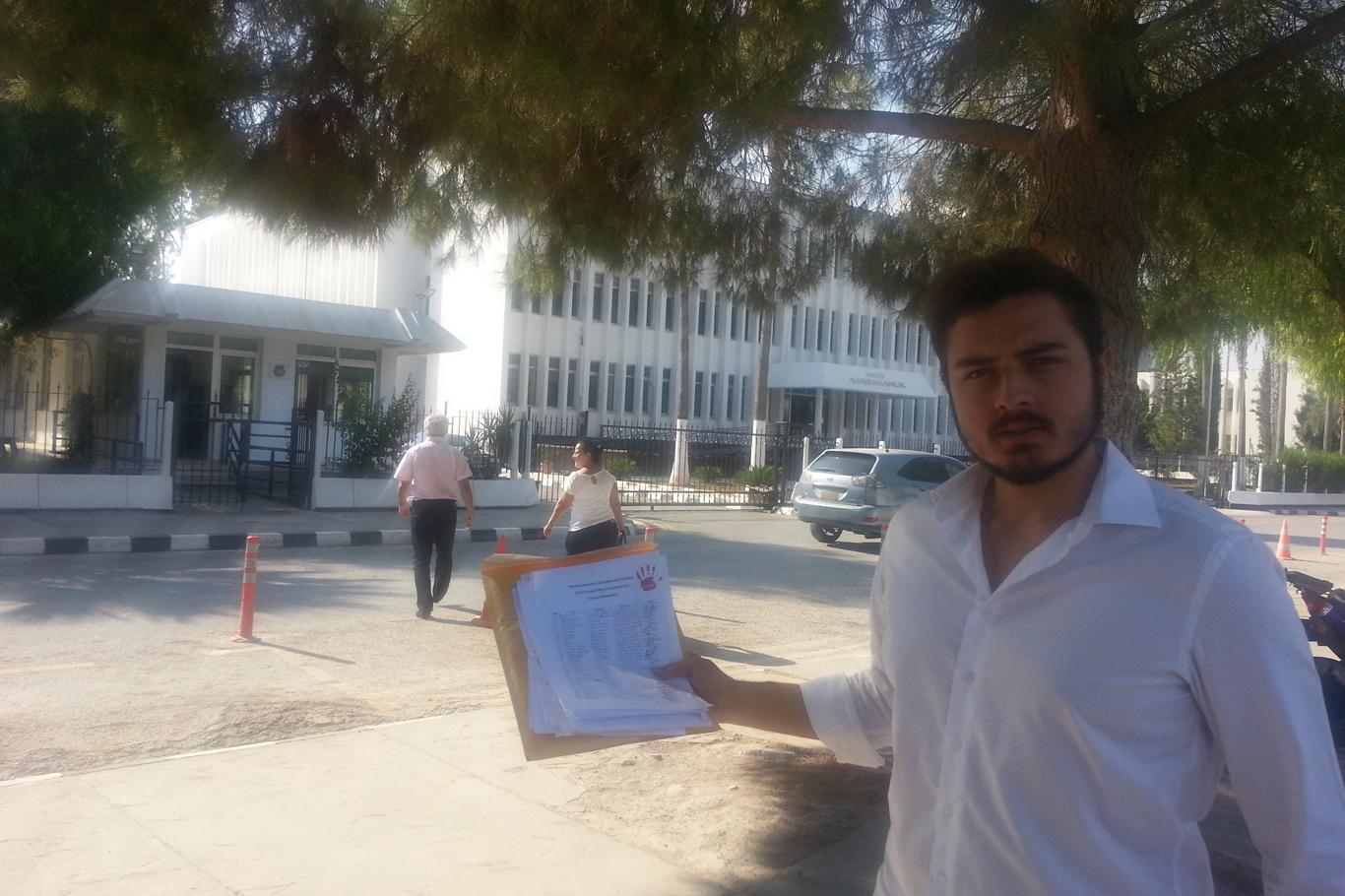 Kıbrıs’ta türbe yanına yapılan kumarhaneye tepki Kıbrıs’ta türbe yanına yapılan kumarhaneye tepki